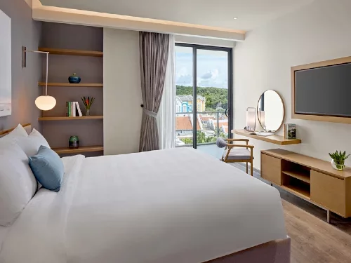 Superior Suite One King Bed Balcony
