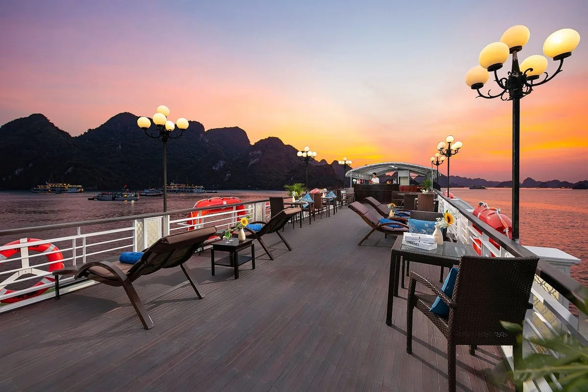 Halong Bay 2D1N Cruise – La Regina Junk 1