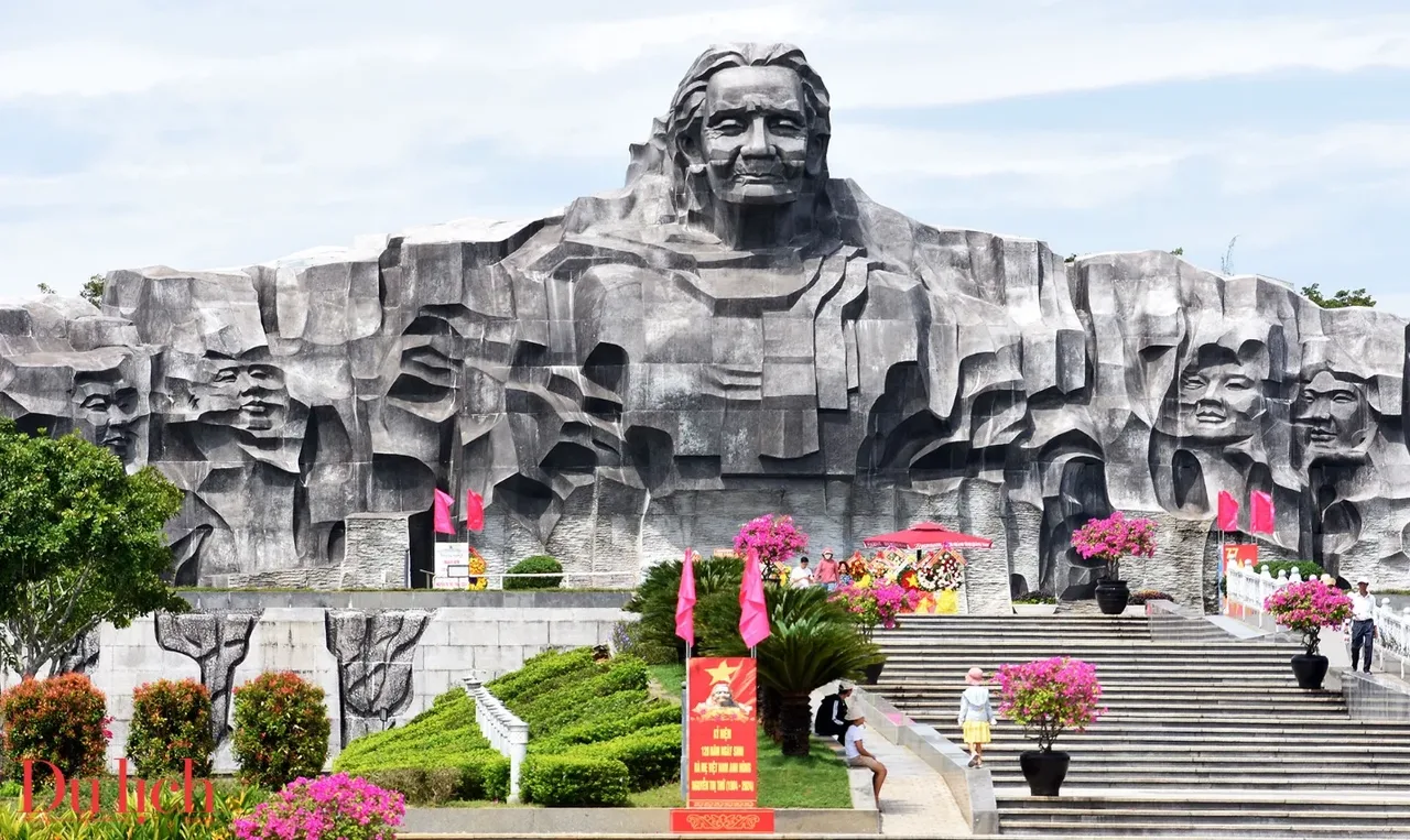 Central Vietnam Daily Tour - Ky Anh Tunnel 1