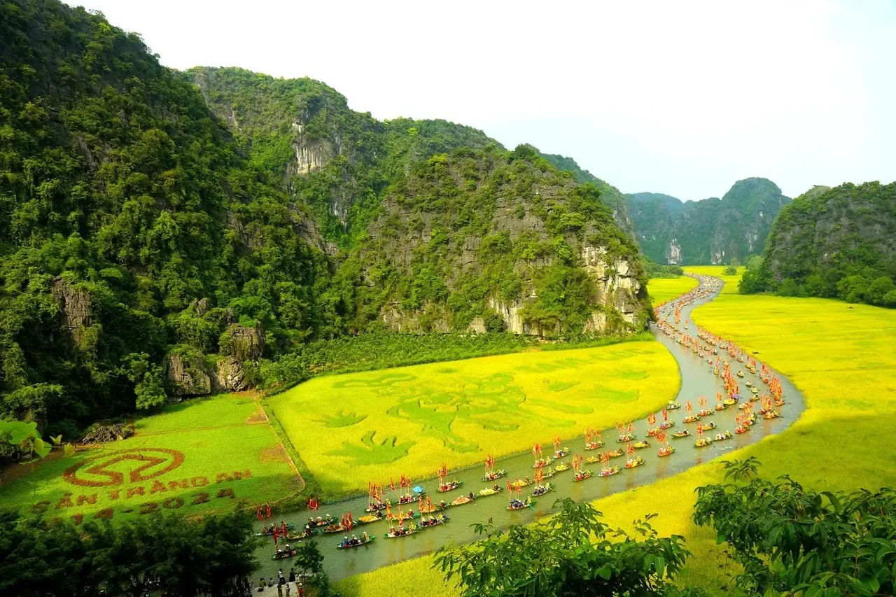 Hanoi – Ninh Binh – Ha Long – Noi Bai Airport 4 Days 3 Nights 3