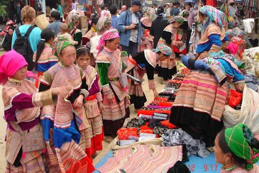 Coc Ly Market – Where Mountain Colors Blend with the Chay River