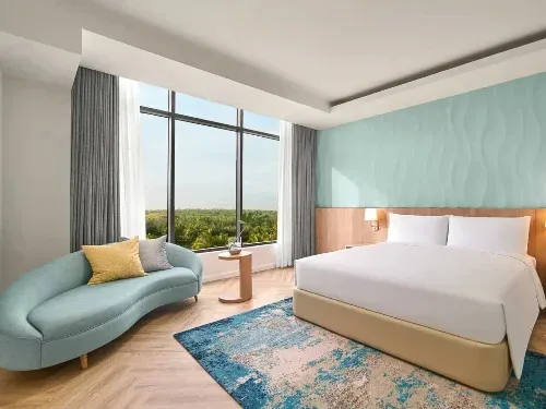 Holiday Inn Resort Hồ Tràm Beach – One King One Bed Room Suite Smoking