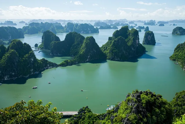 Discover Vietnam from north to south on an unforgettable organized tour.