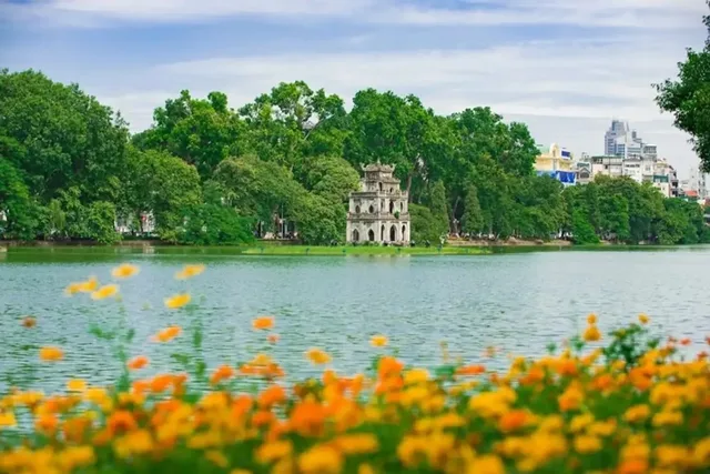 Half-Day Hanoi City Highlight Tour by Motorbike or Private car