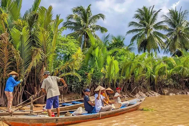 Mekong Delta Cruise Tour by Limousine & Water Puppet Show