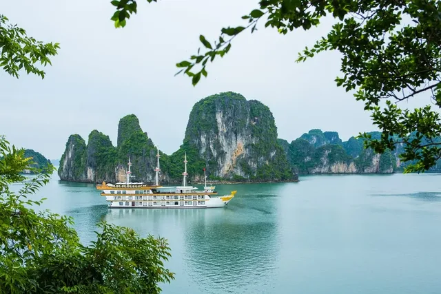 Halong Bay Cruise 2D1N – Dragon Legend Junk