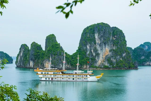 Halong Bay Cruise 3D2N – Dragon Legend Junk
